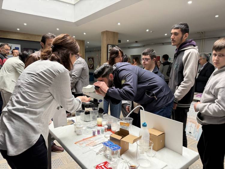 Araştırmacılar Serdivan Şehit Ali Borinli Özel Meslek Okulunda