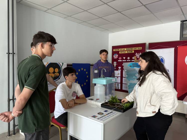 Araştırmacılar Akyazı Konuralp Anadolu Lisesinde