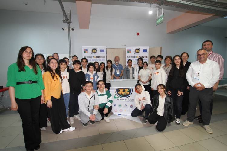 Araştırmacılar Mehmet Akif Ersoy Ortaokulunda