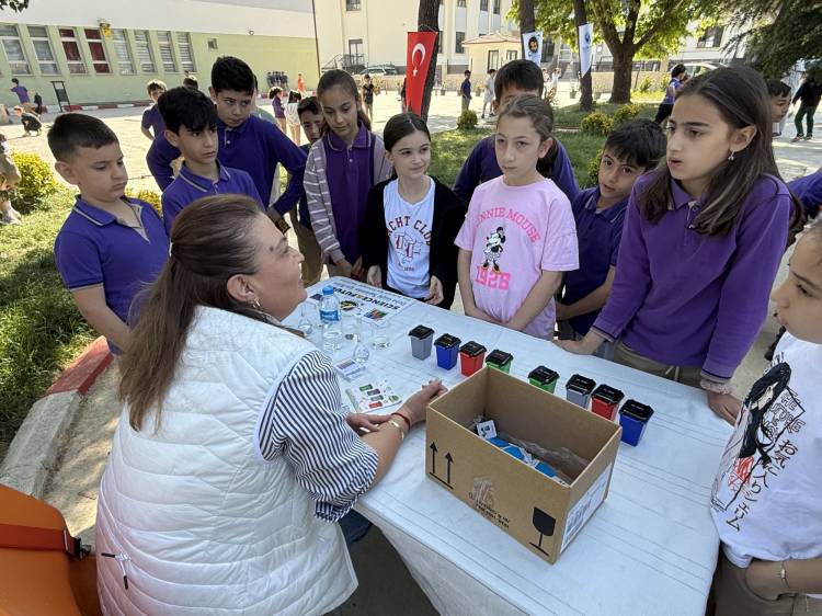 Araştırmacılar Geyve Şehit Atanır Bulut Ortaokulunda