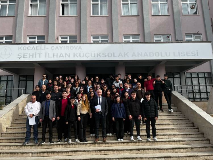 Araştırmacılar Çayırova Şehit İlhan Küçüksolak Anadolu Lisesinde
